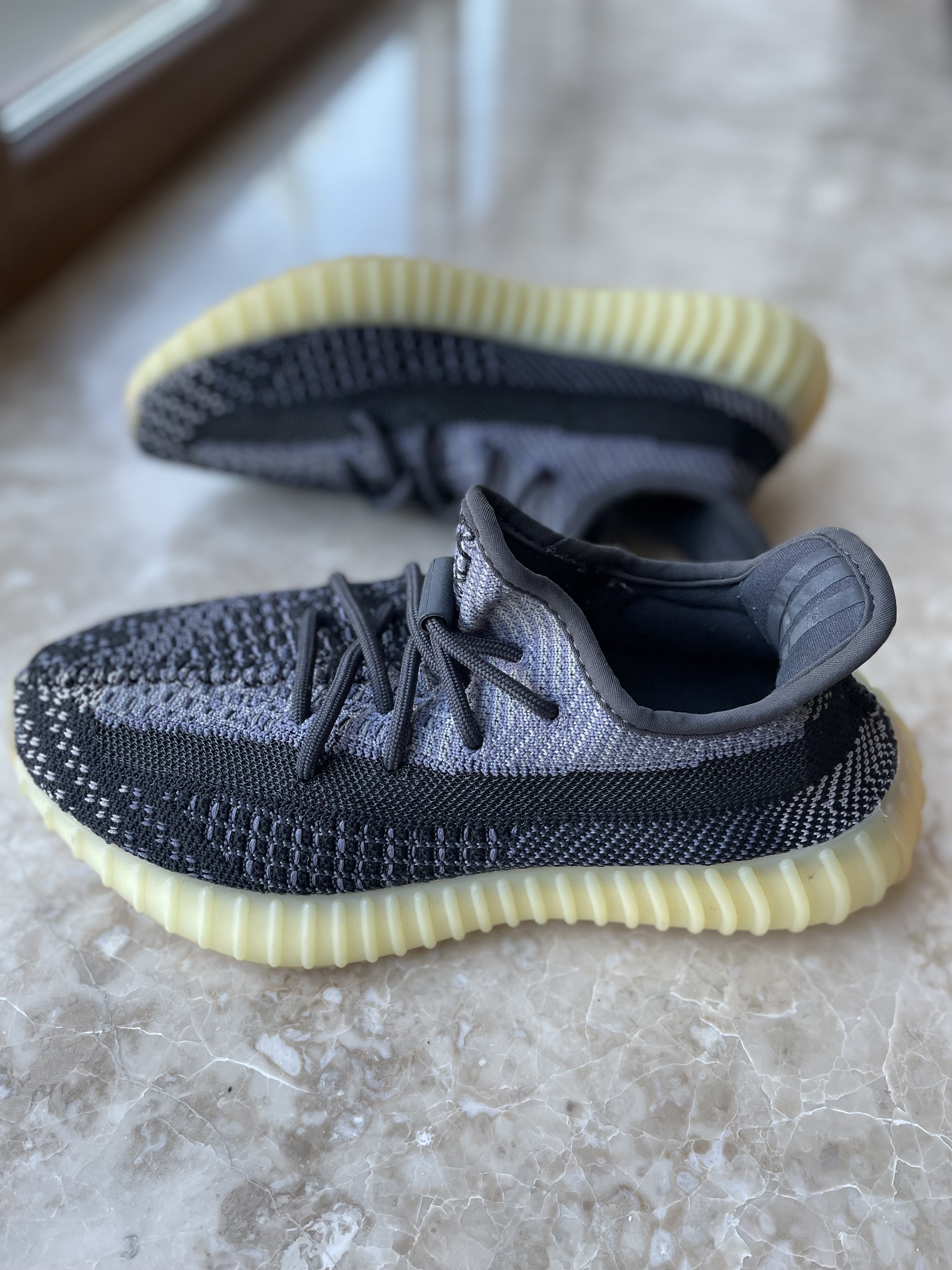 Кросівки Adidas Yeezy Boost 350 V2 Carbon