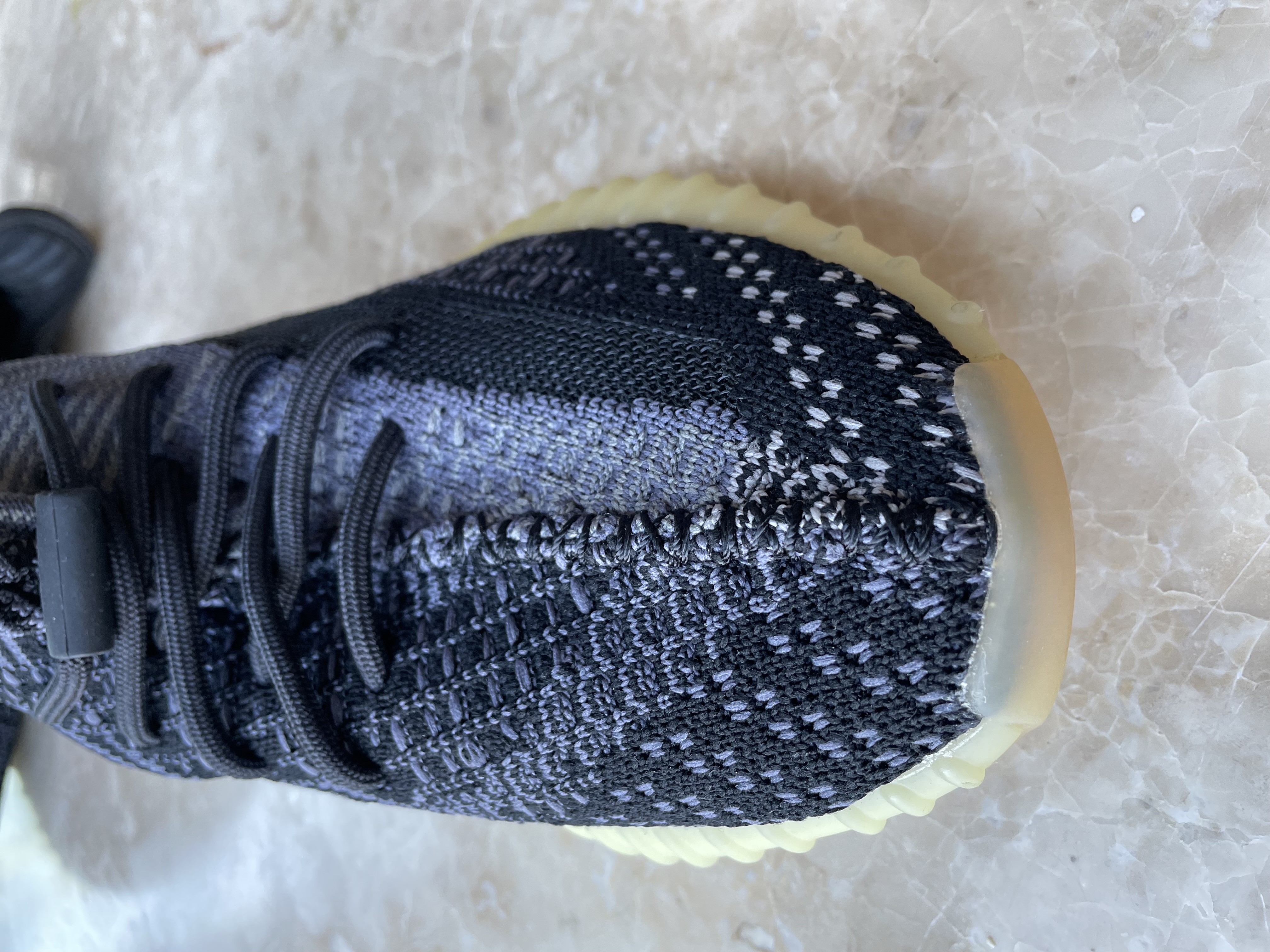 Фото 2: Кросівки Adidas Yeezy Boost 350 V2 Carbon