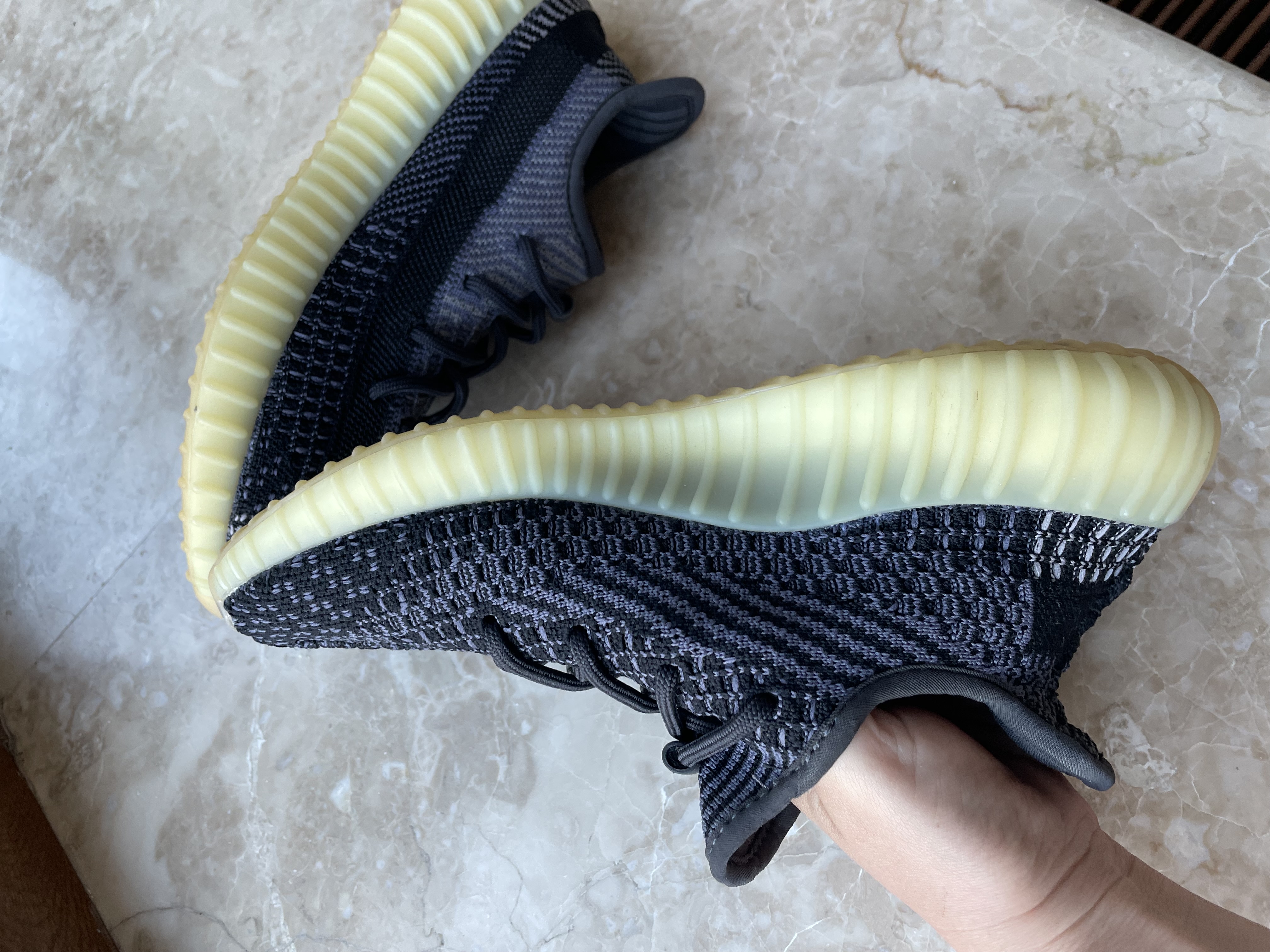 Фото 3: Кросівки Adidas Yeezy Boost 350 V2 Carbon