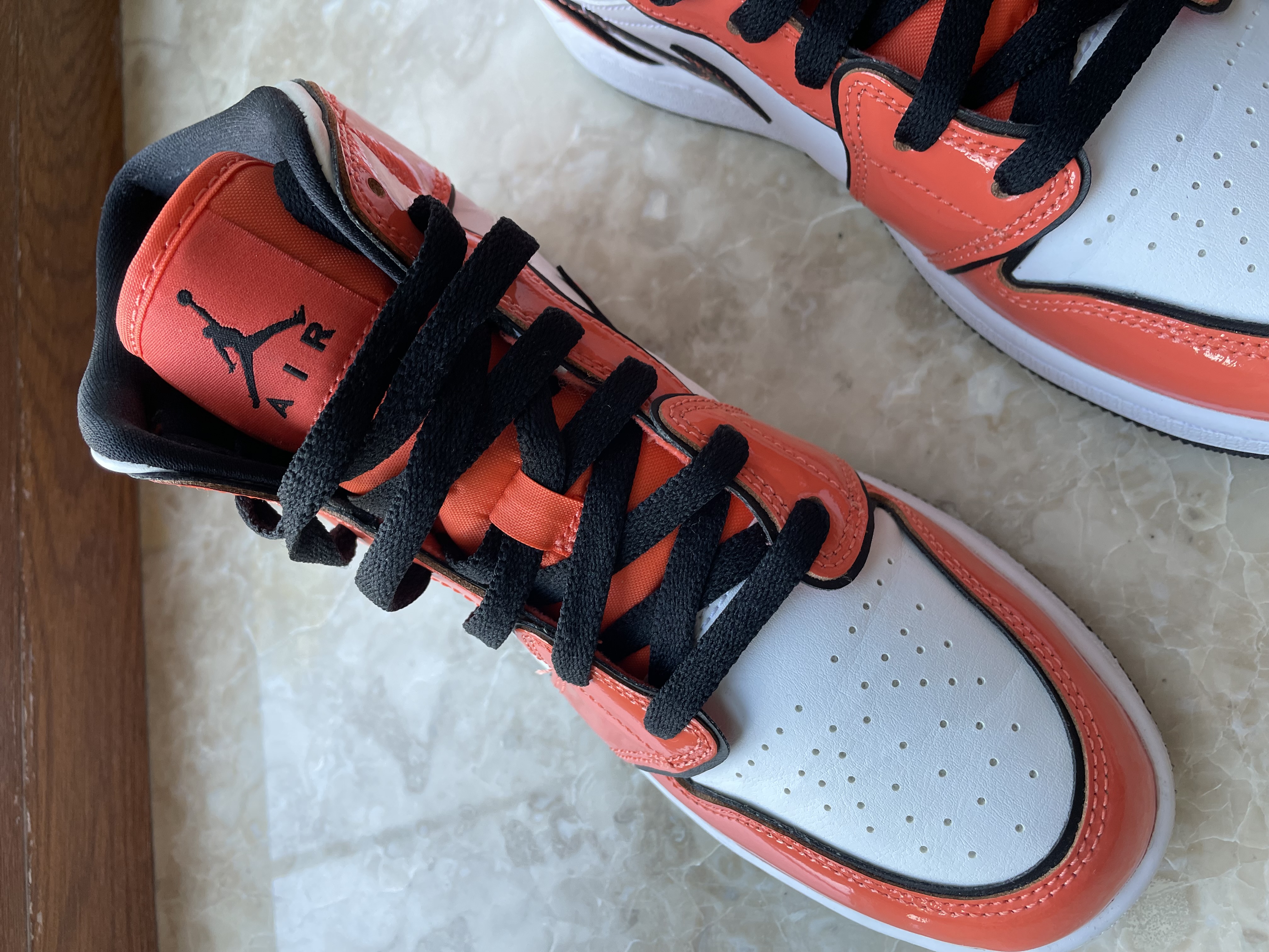 Фото 3: Кросівки Nike Air Jordan 1 Mid SE