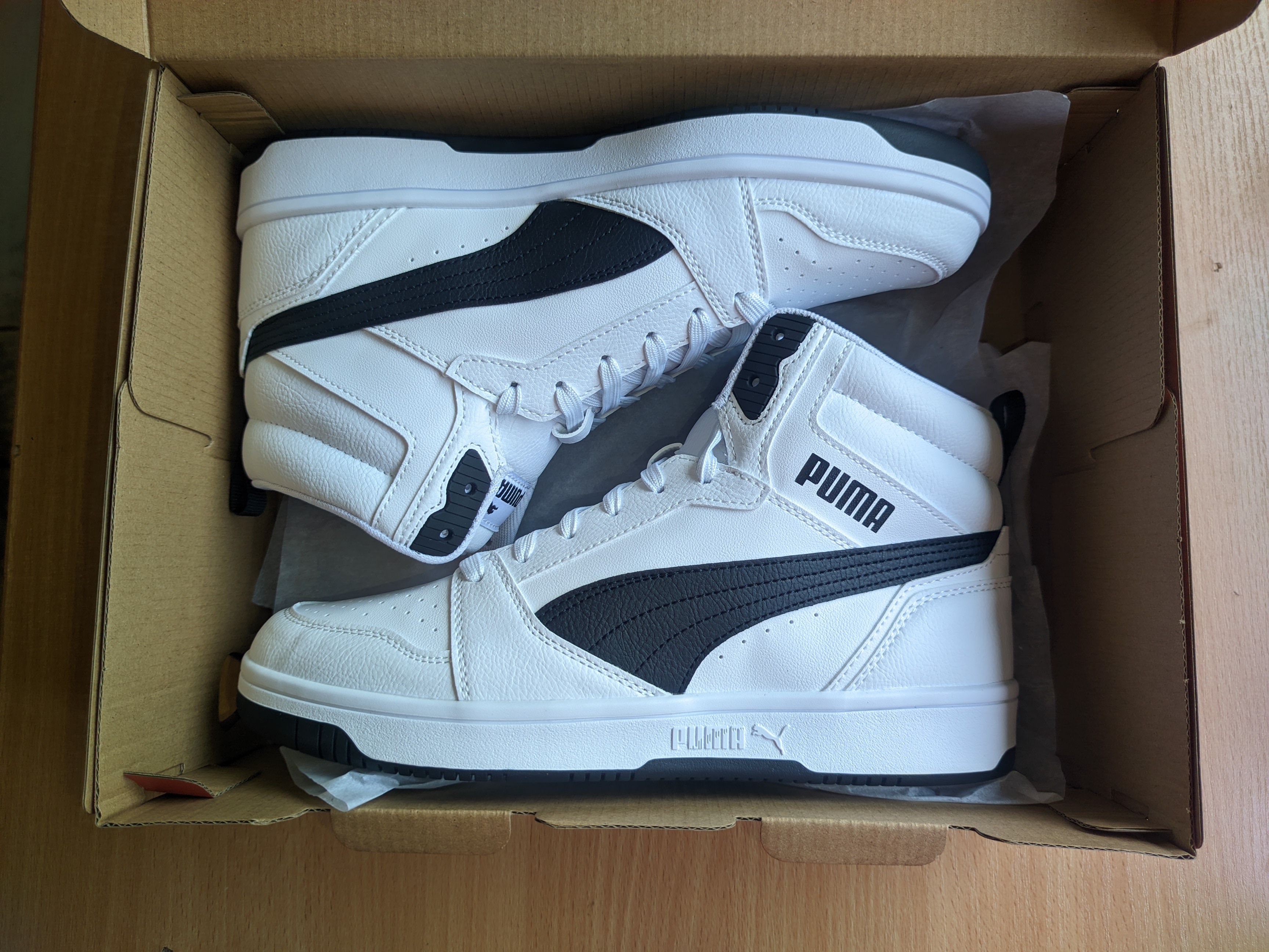 Нові кросівки Puma